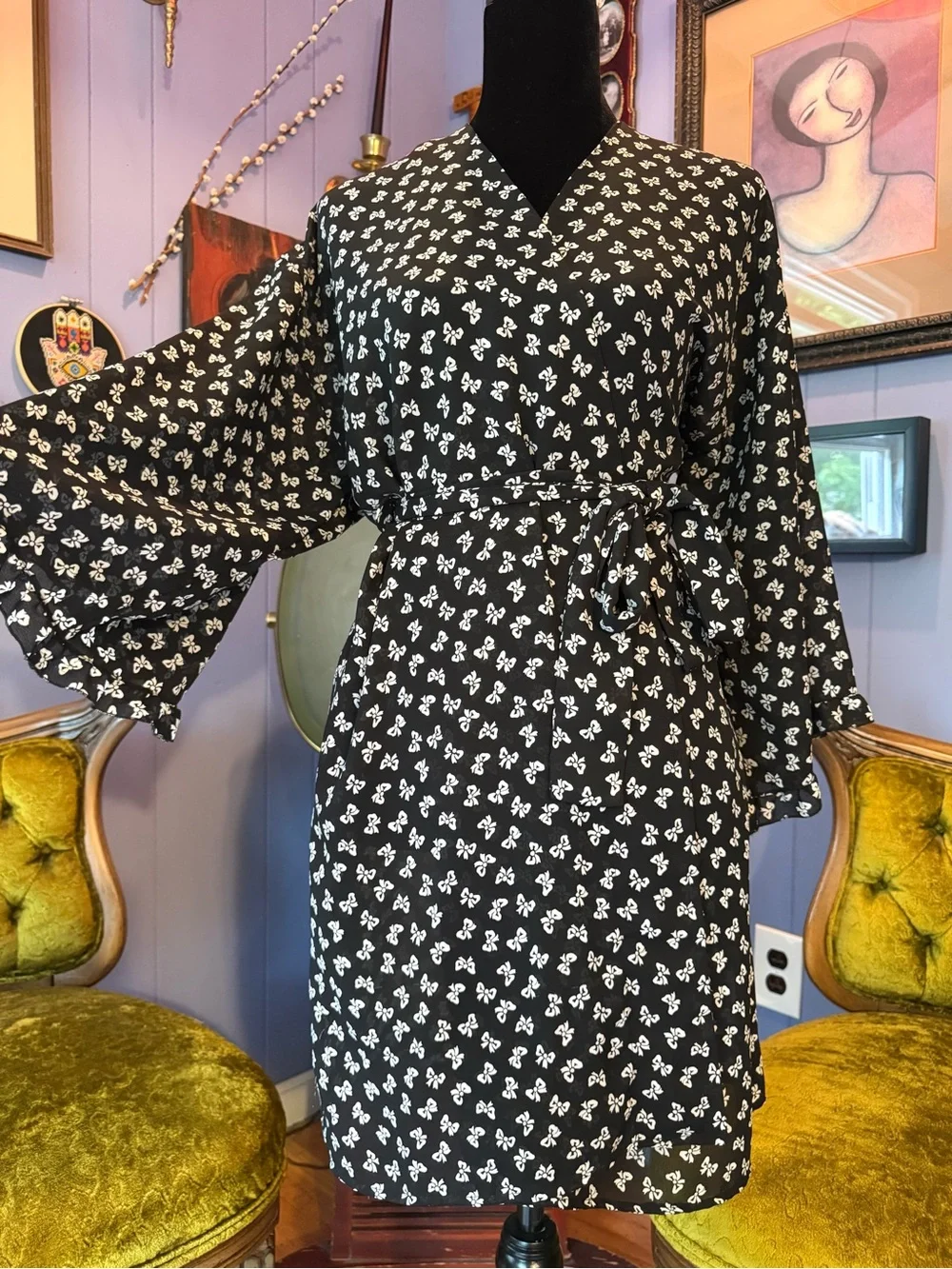 Vintage 90s Valentino Intimo short kimono Style All Over Bow Pattern Wrap Robe